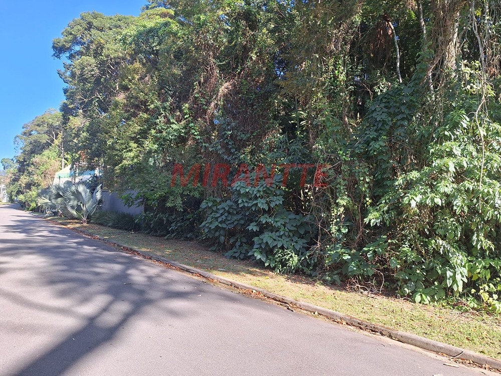 Terreno de 1.802m² em Serra Da Cantareira