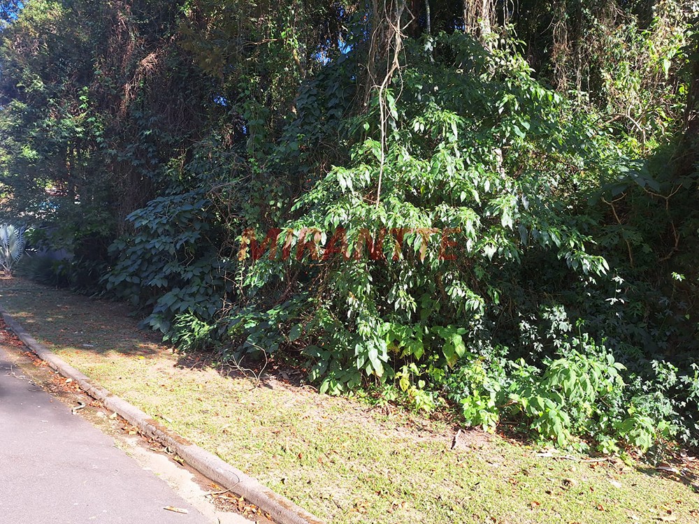 Terreno de 1.802m² em Serra Da Cantareira