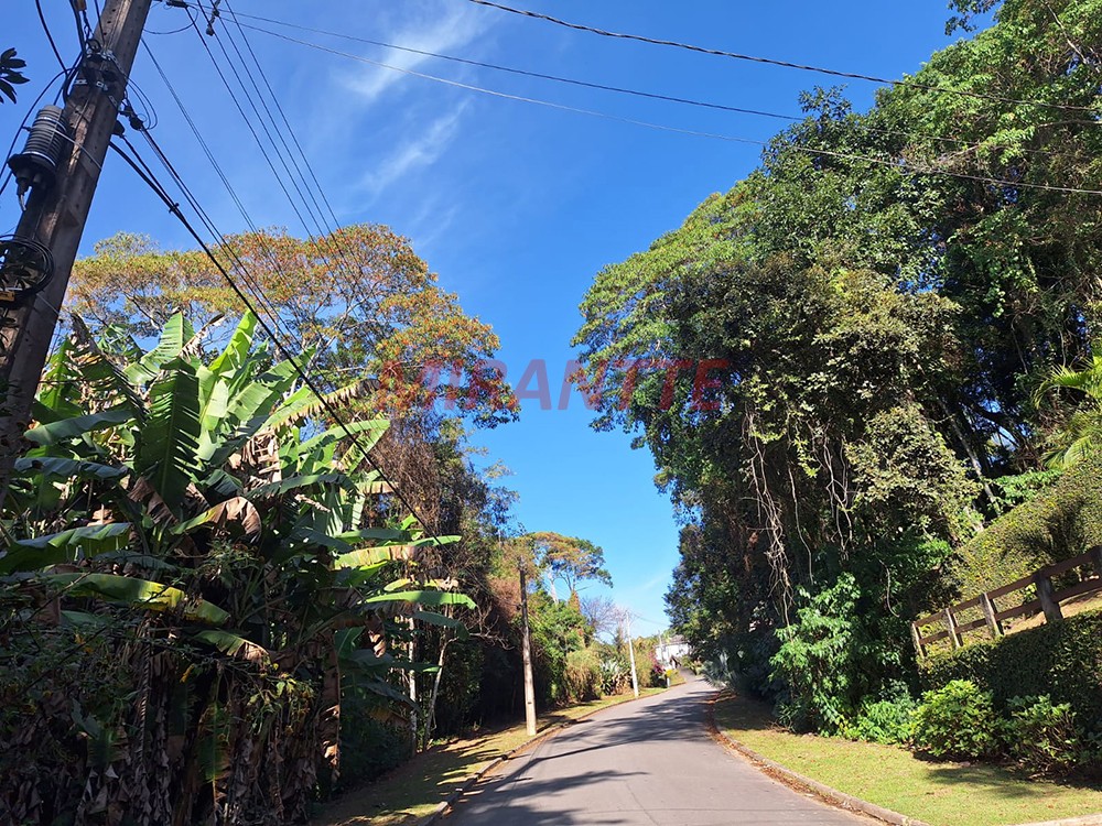 Terreno de 1.802m² em Serra Da Cantareira