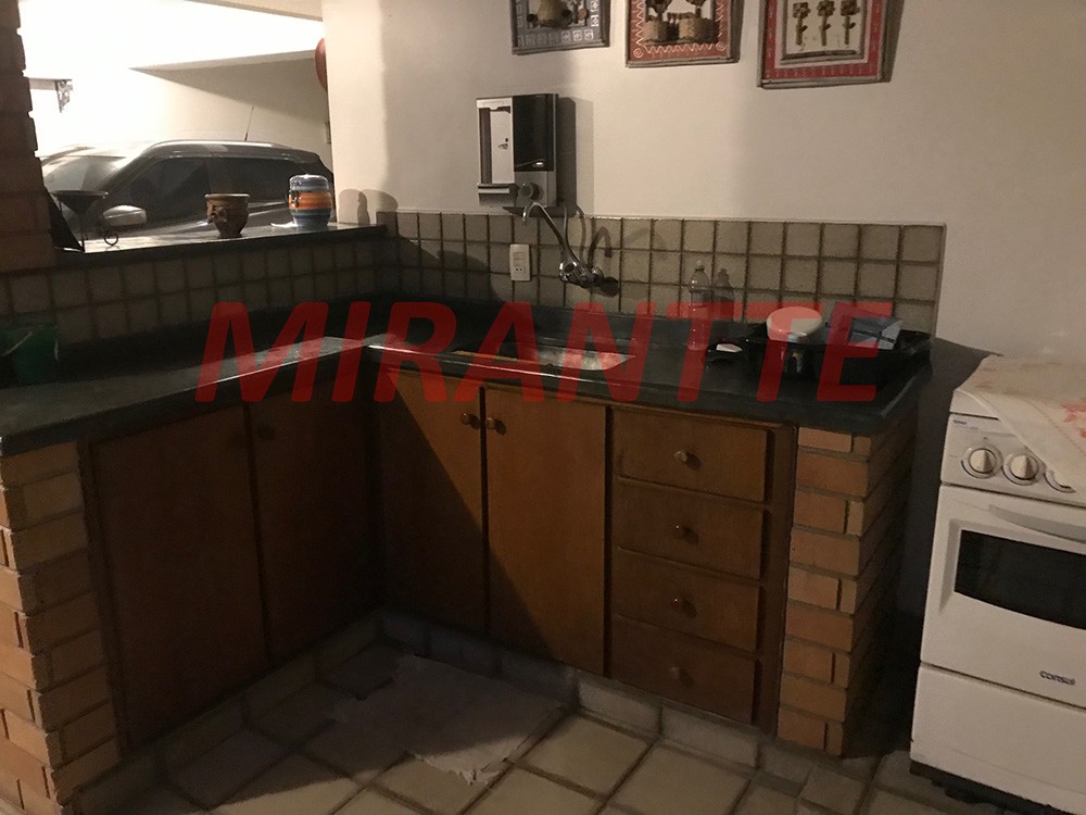 Sobrado de 342m² com 4 quartos em Água Fria