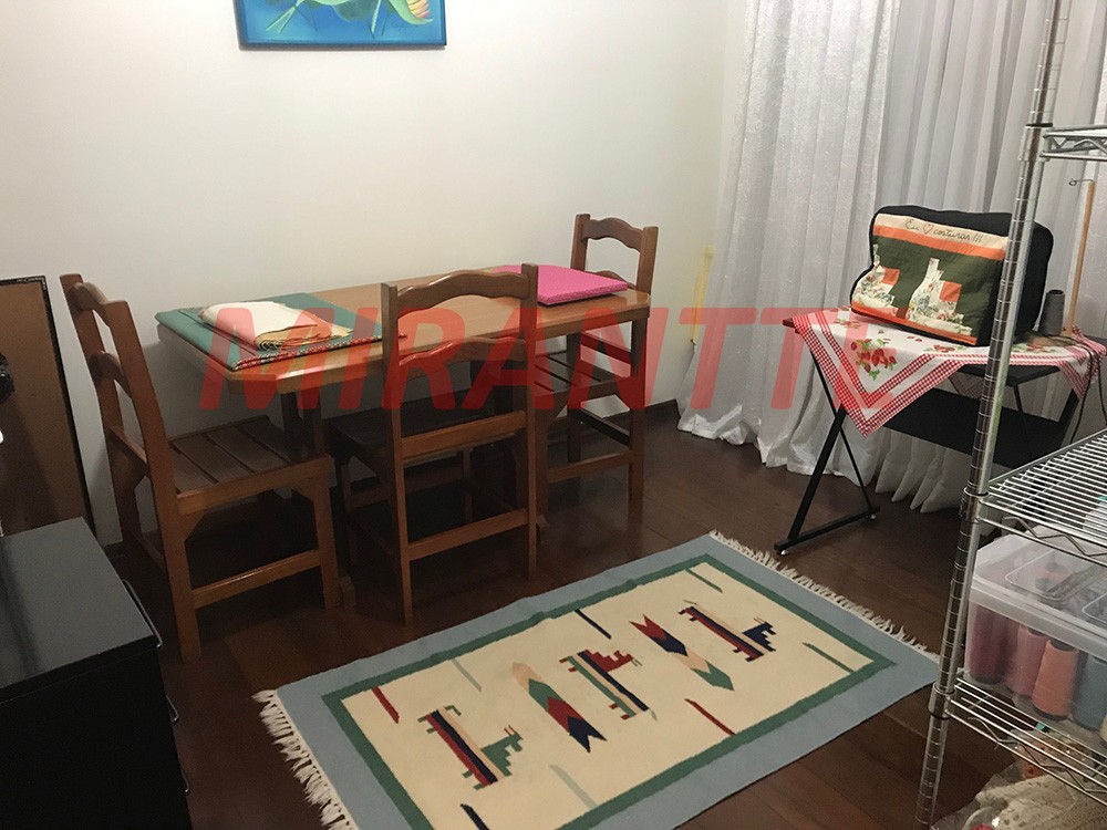 Sobrado de 342m² com 4 quartos em Água Fria