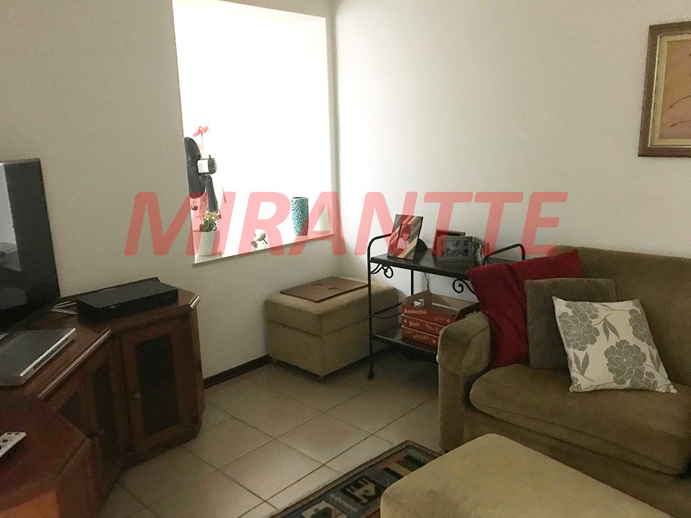 Sobrado de 342m² com 4 quartos em Água Fria