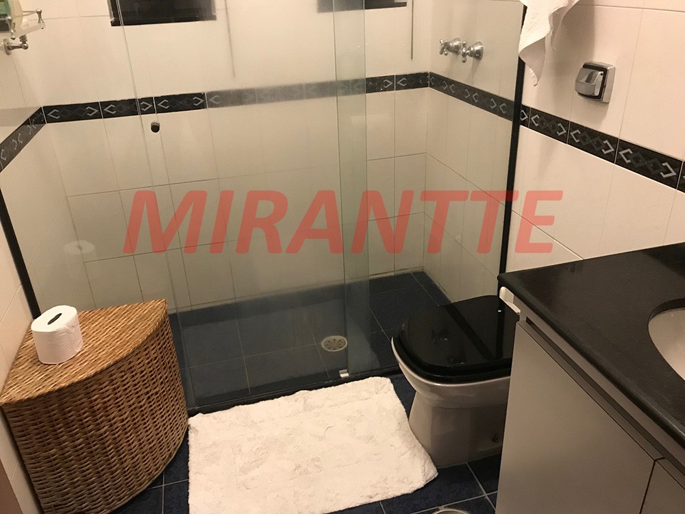 Sobrado de 342m² com 4 quartos em Água Fria