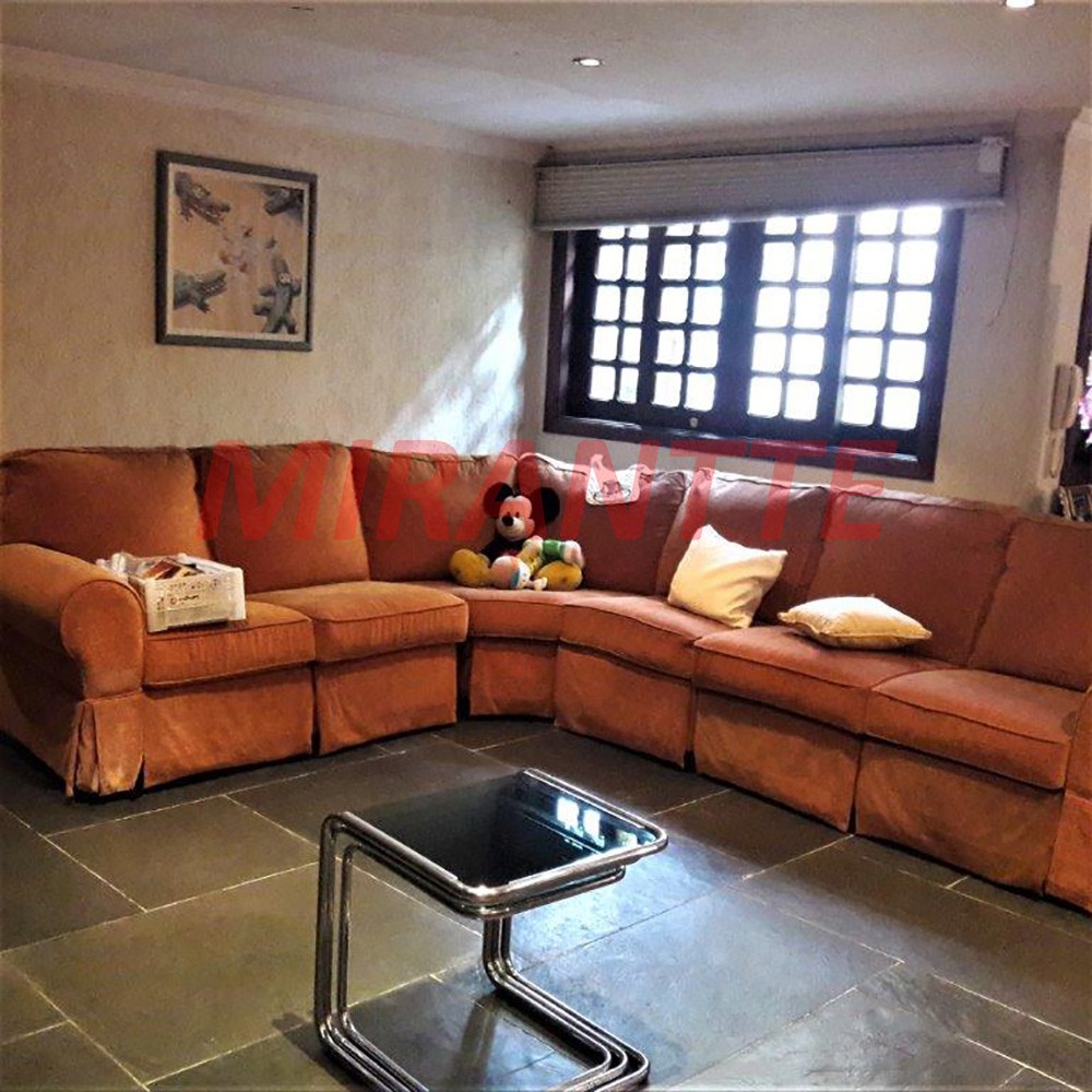 Sobrado de 339m² com 4 quartos em Santana