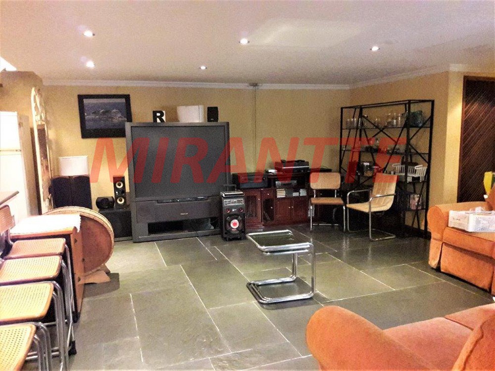 Sobrado de 339m² com 4 quartos em Santana