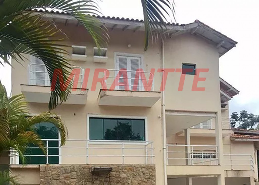 Sobrado de 500m² com 4 quartos em CENTRO