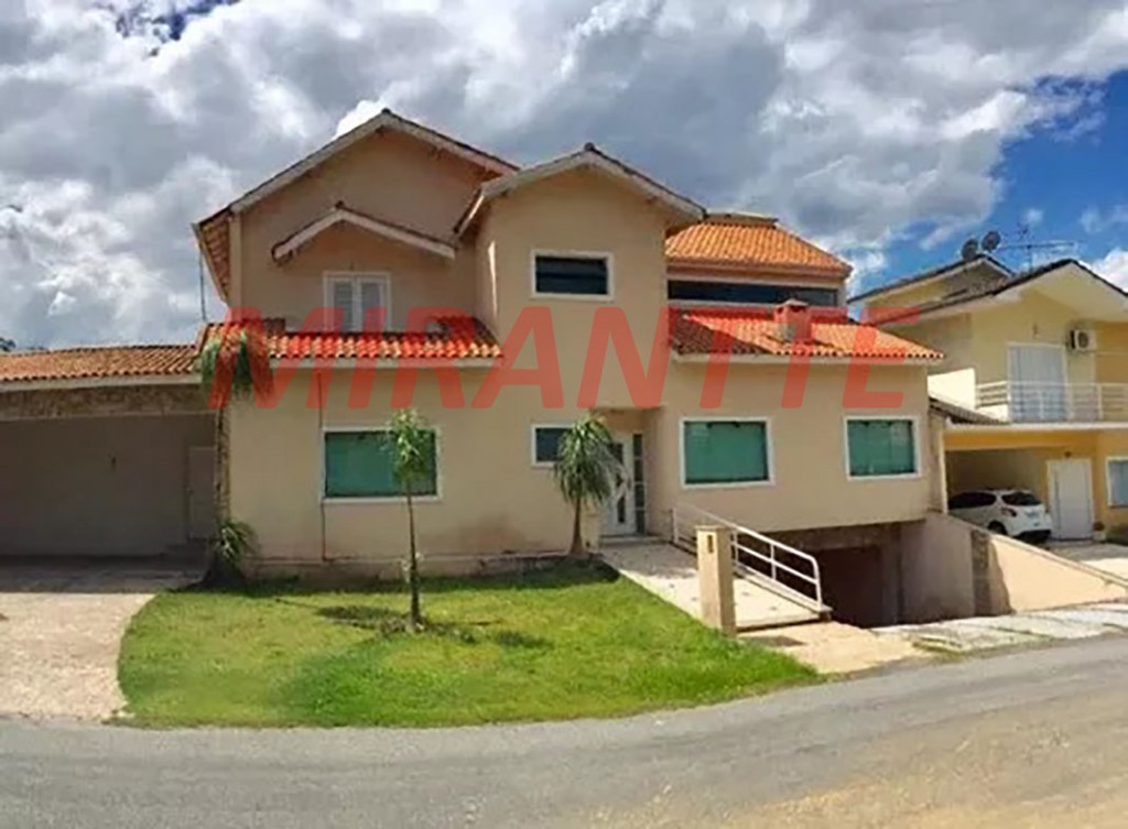 Sobrado de 500m² com 4 quartos em CENTRO