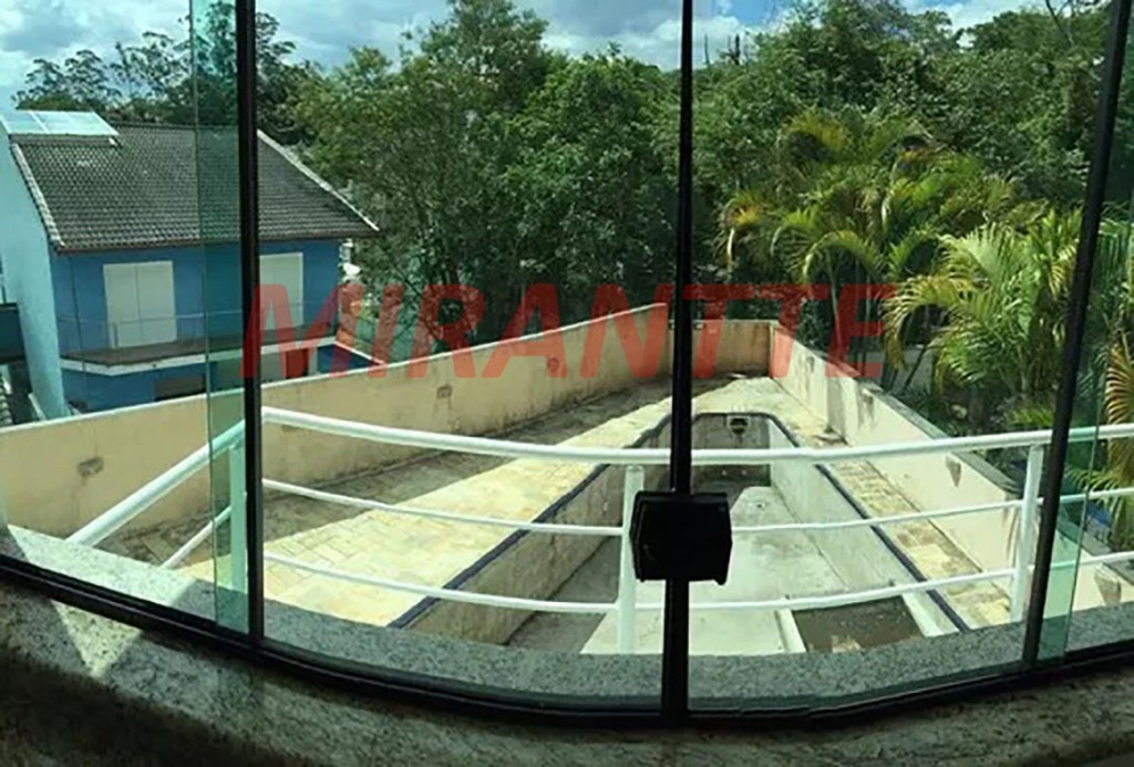 Sobrado de 500m² com 4 quartos em CENTRO