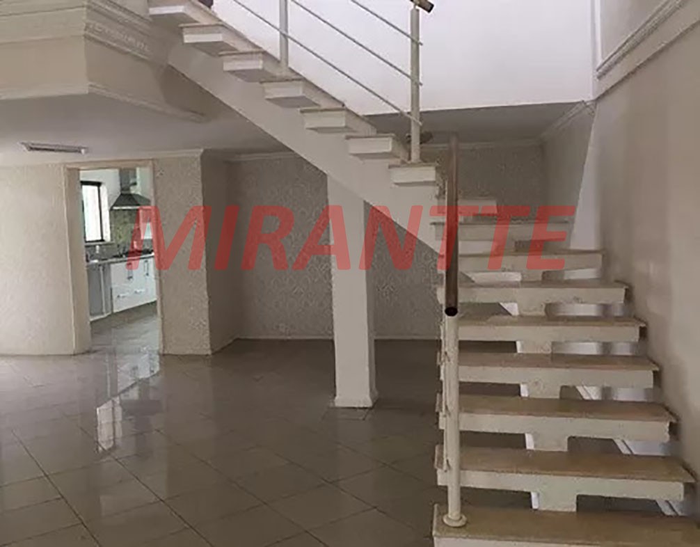 Sobrado de 500m² com 4 quartos em CENTRO