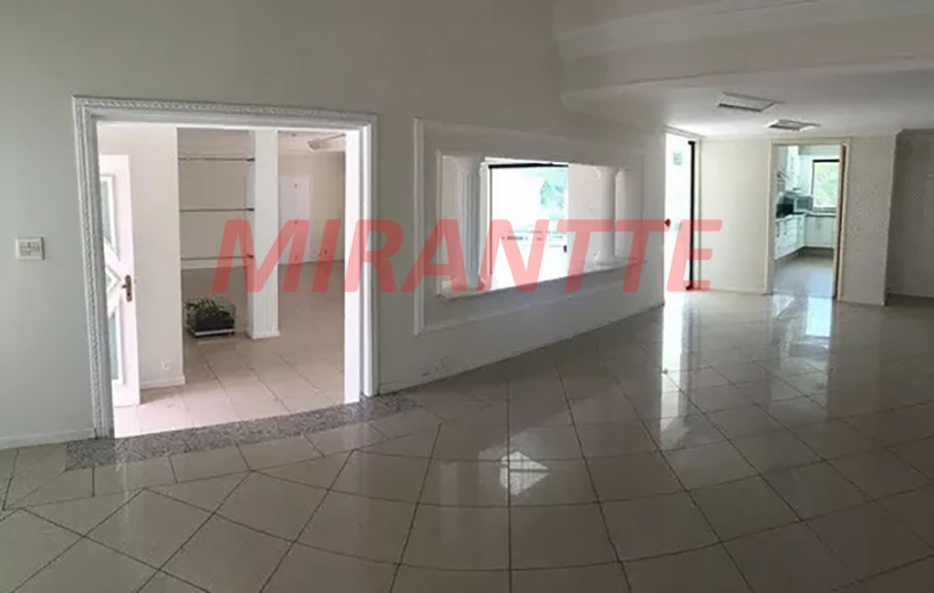 Sobrado de 500m² com 4 quartos em CENTRO