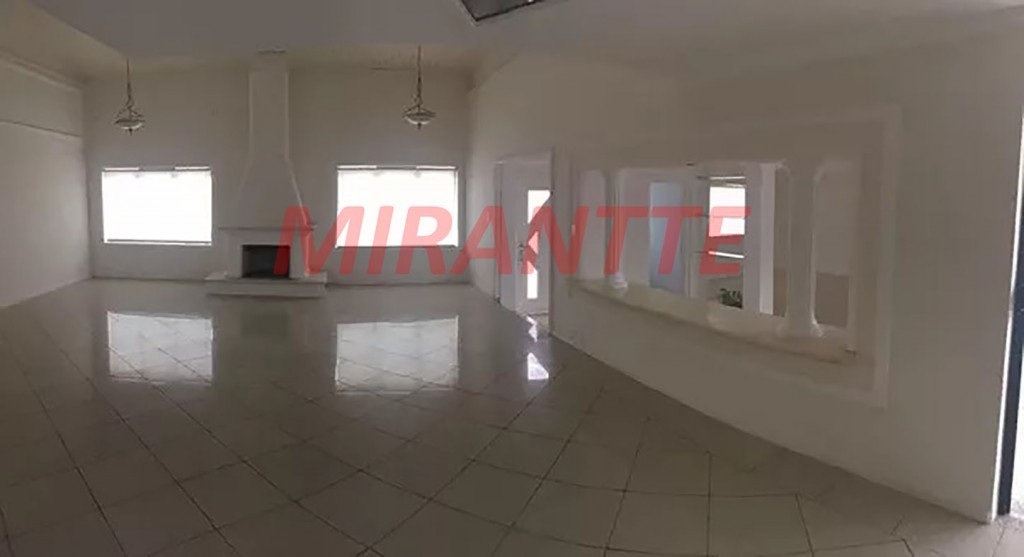 Sobrado de 500m² com 4 quartos em CENTRO