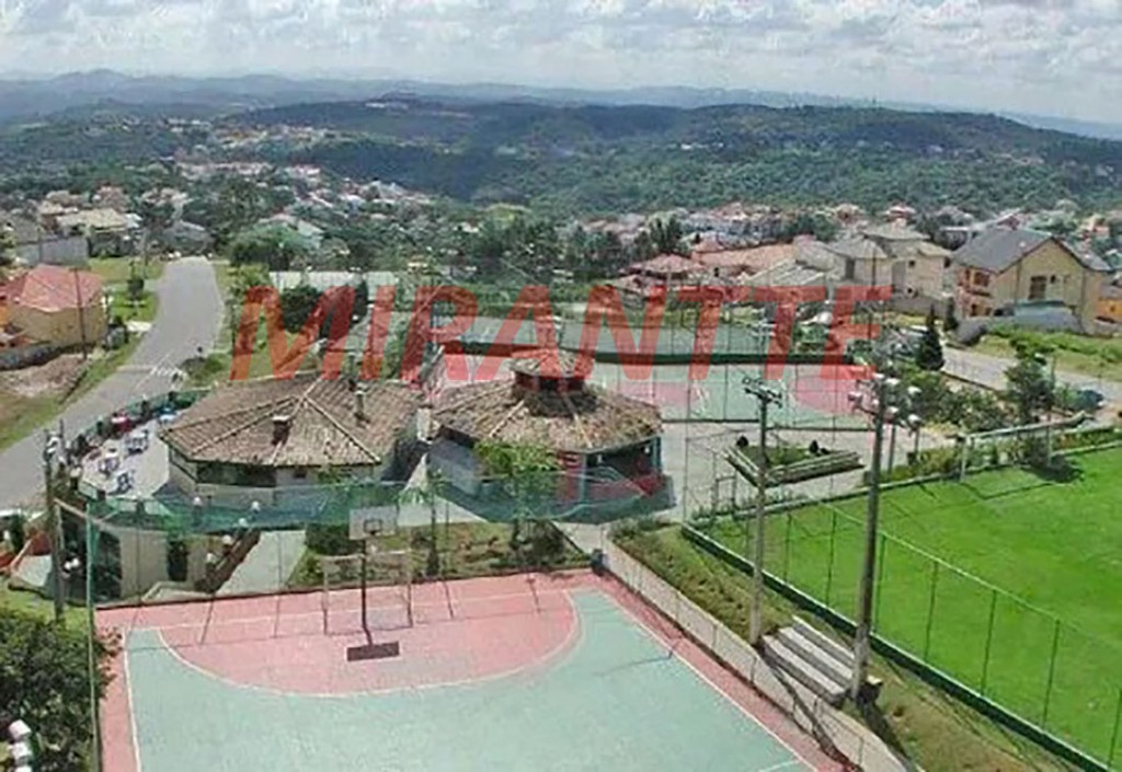 Sobrado de 500m² com 4 quartos em CENTRO