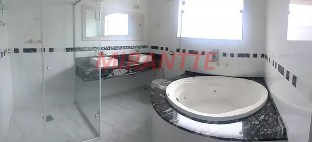 Sobrado de 500m² com 4 quartos em CENTRO