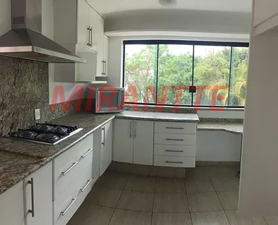 Sobrado de 500m² com 4 quartos em CENTRO