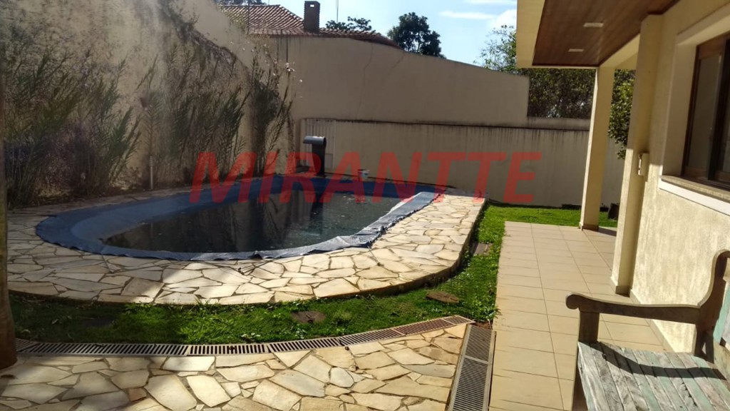 Sobrado de 500m² com 5 quartos em Serra Da Cantareira