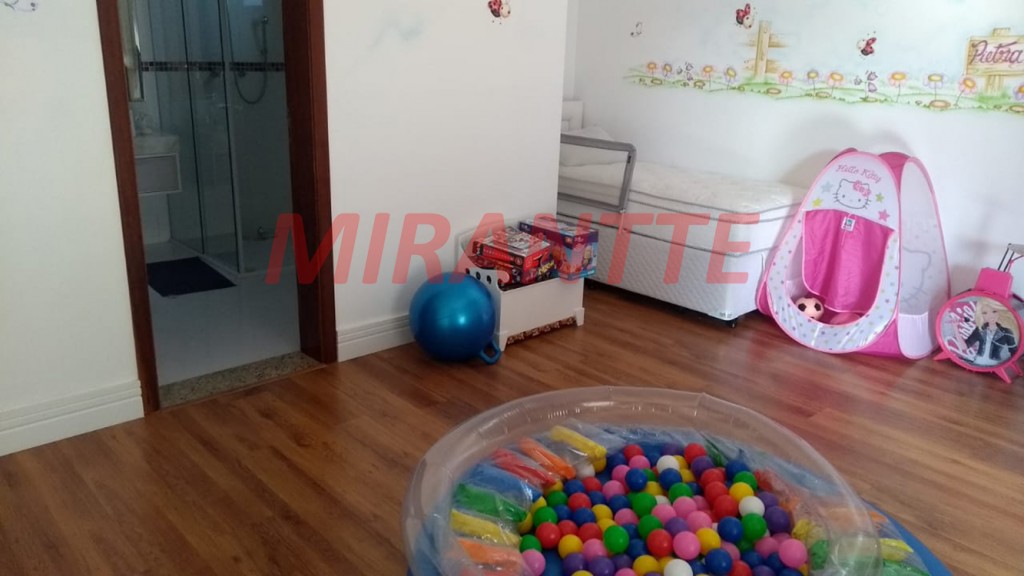 Sobrado de 500m² com 5 quartos em Serra Da Cantareira