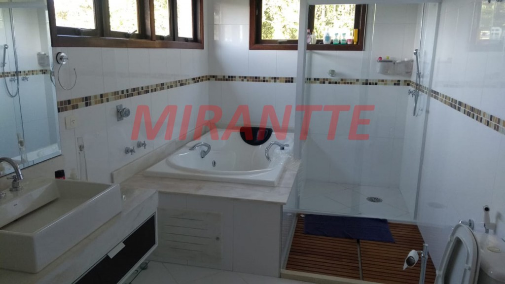 Sobrado de 500m² com 5 quartos em Serra Da Cantareira