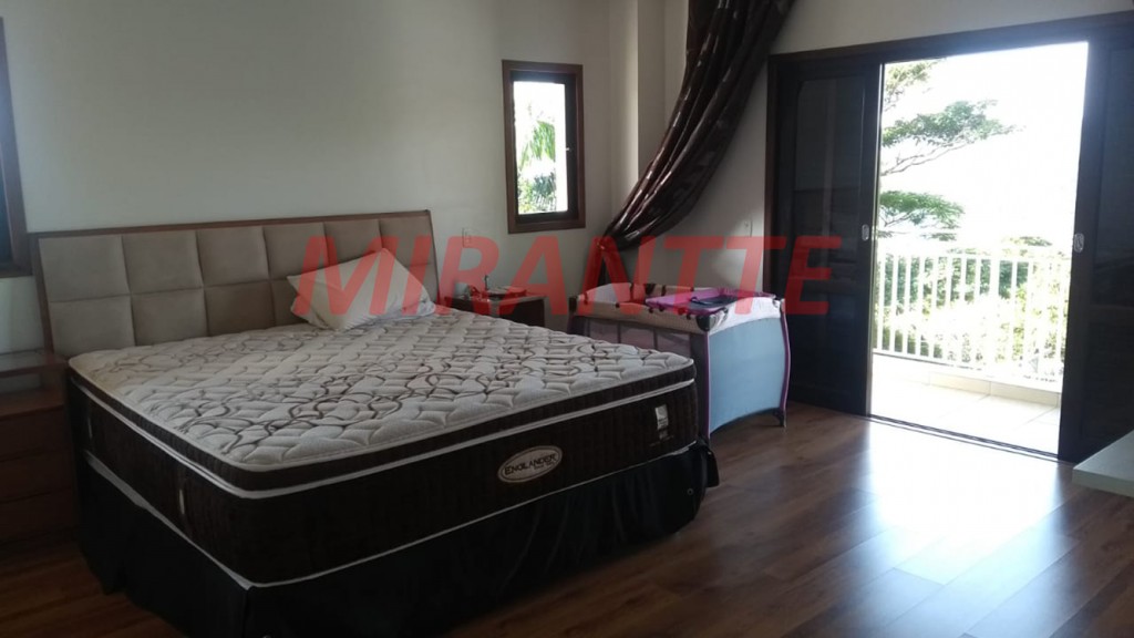 Sobrado de 500m² com 5 quartos em Serra Da Cantareira