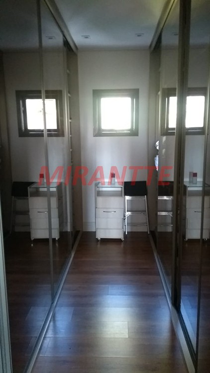 Sobrado de 500m² com 5 quartos em Serra Da Cantareira