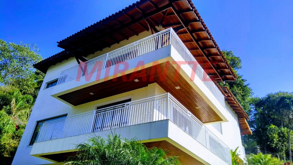 Sobrado de 500m² com 5 quartos em Serra Da Cantareira