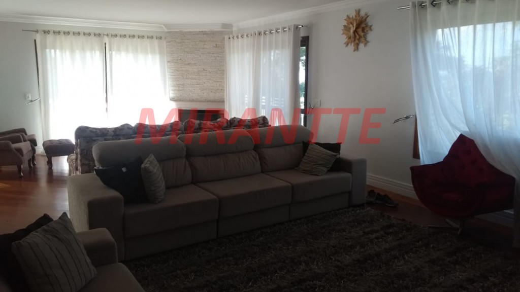 Sobrado de 500m² com 5 quartos em Serra Da Cantareira
