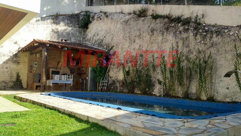 Sobrado de 500m² com 5 quartos em Serra Da Cantareira