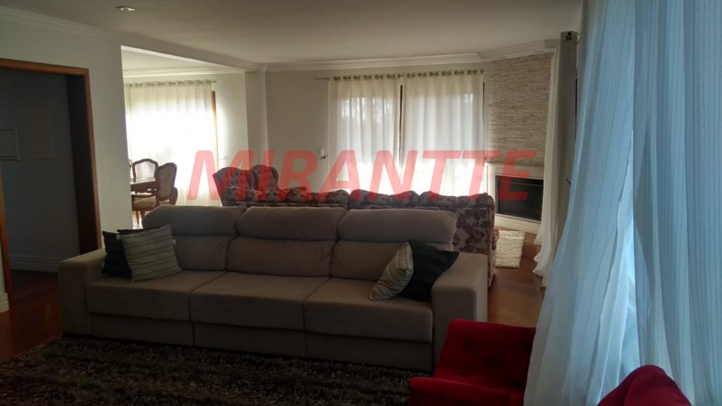 Sobrado de 500m² com 5 quartos em Serra Da Cantareira