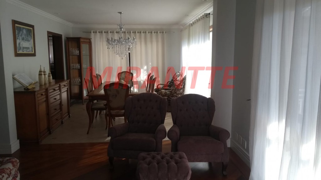 Sobrado de 500m² com 5 quartos em Serra Da Cantareira