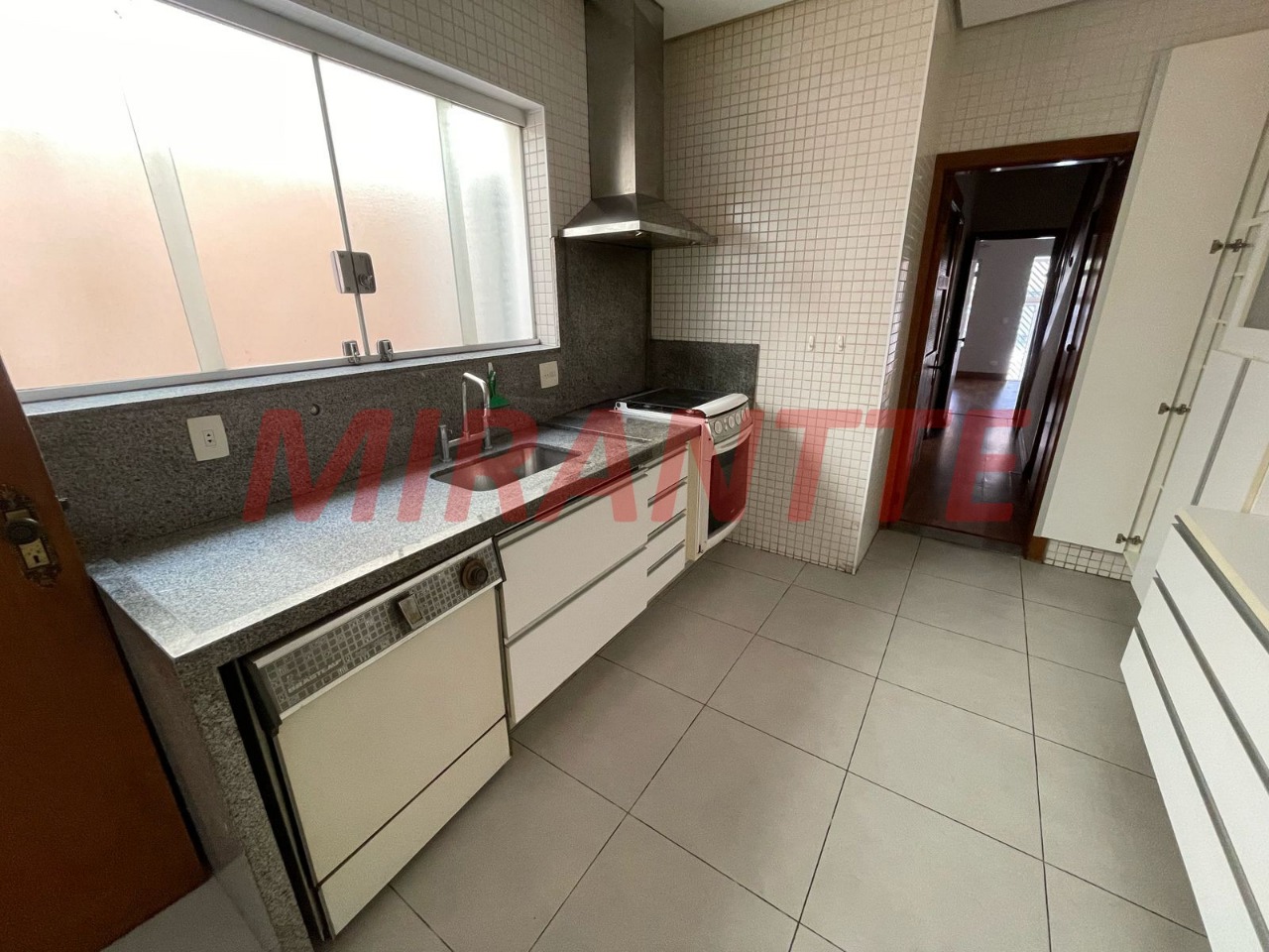 Sobrado de 200m² com 3 quartos em Santa Teresinha
