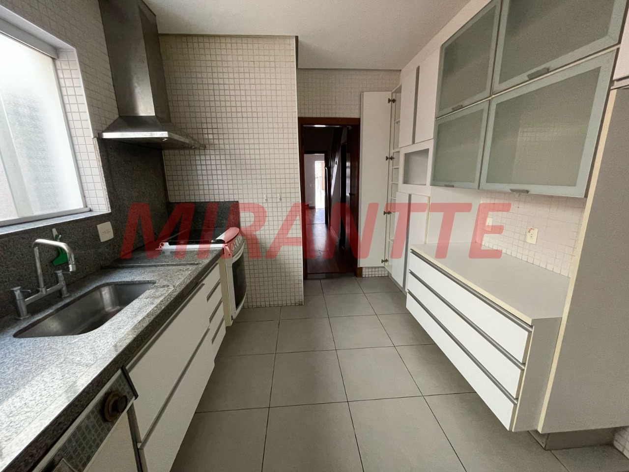 Sobrado de 200m² com 3 quartos em Santa Teresinha
