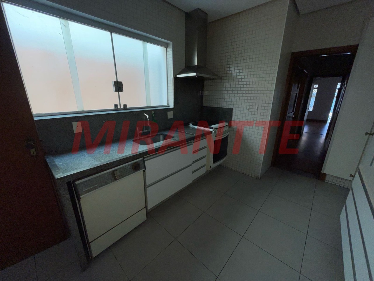 Sobrado de 200m² com 3 quartos em Santa Teresinha