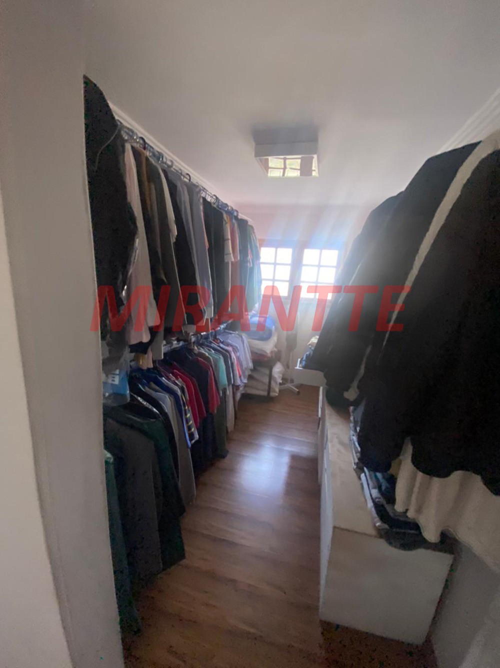 Sobrado de 200m² com 3 quartos em Parque Vitoria