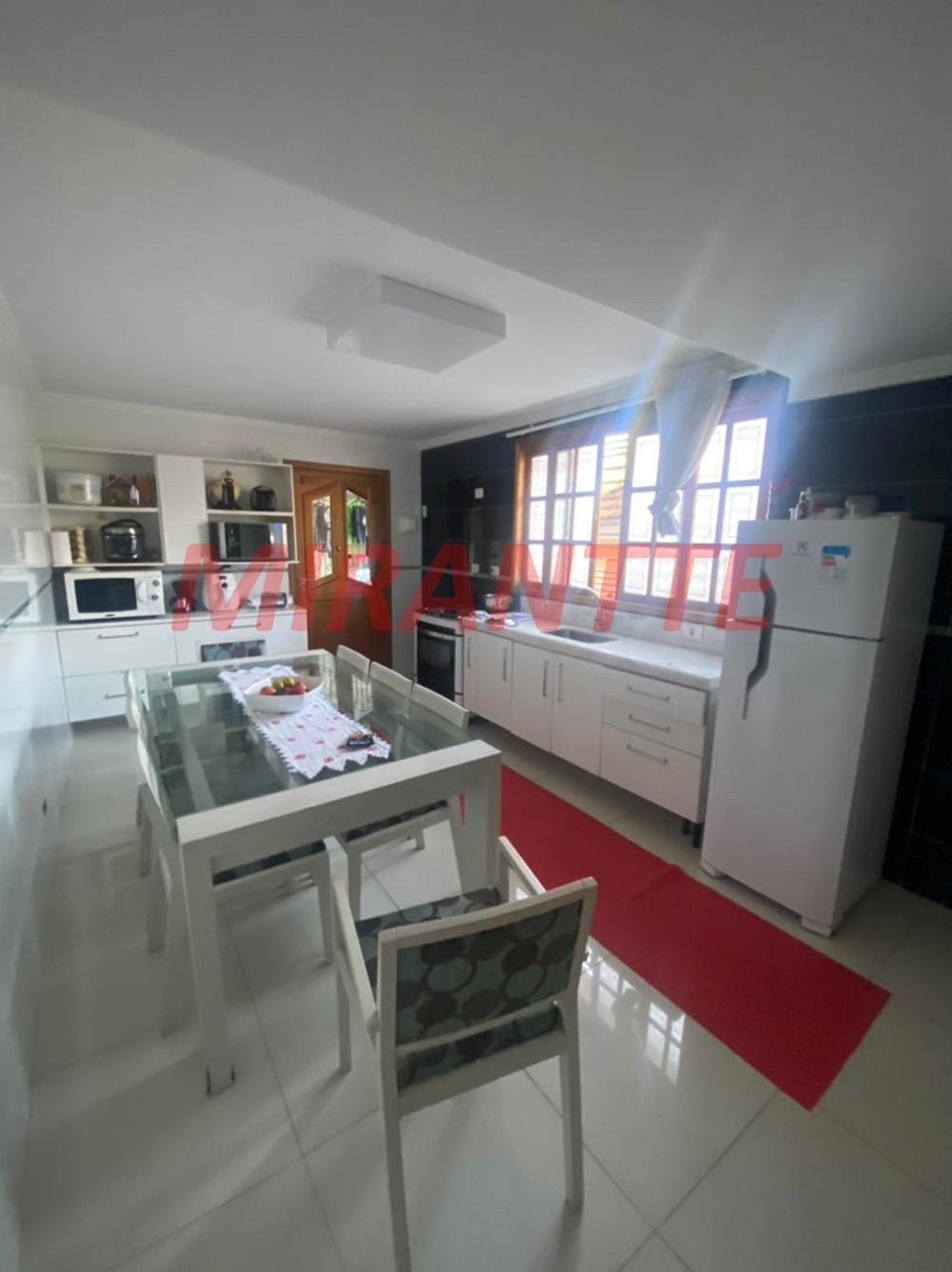 Sobrado de 200m² com 3 quartos em Parque Vitoria