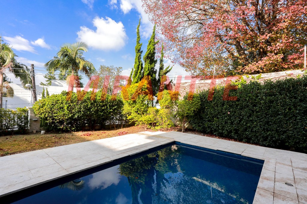 Sobrado de 474m² com 4 quartos em Cidade Jardim