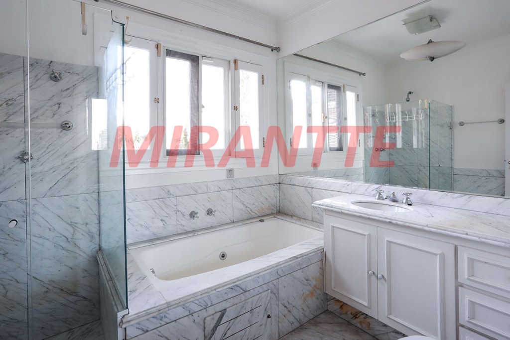 Sobrado de 474m² com 4 quartos em Cidade Jardim