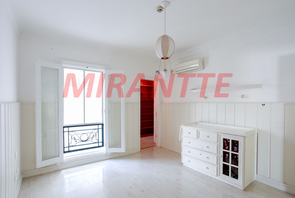 Sobrado de 474m² com 4 quartos em Cidade Jardim