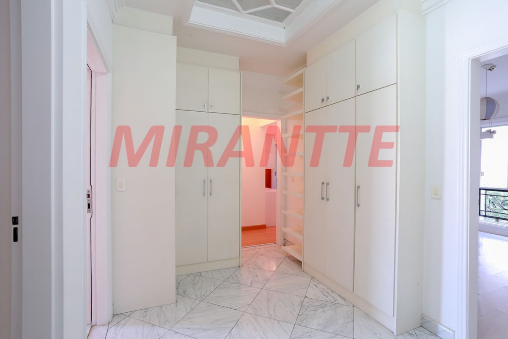 Sobrado de 474m² com 4 quartos em Cidade Jardim