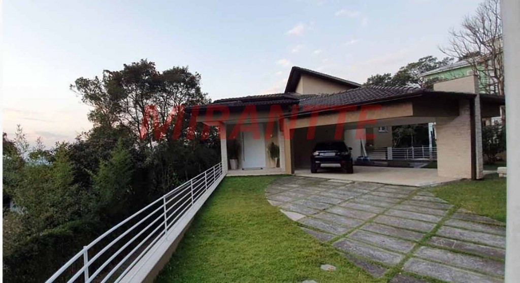 Sobrado de 500m² com 3 quartos em Centro – Mairiporã