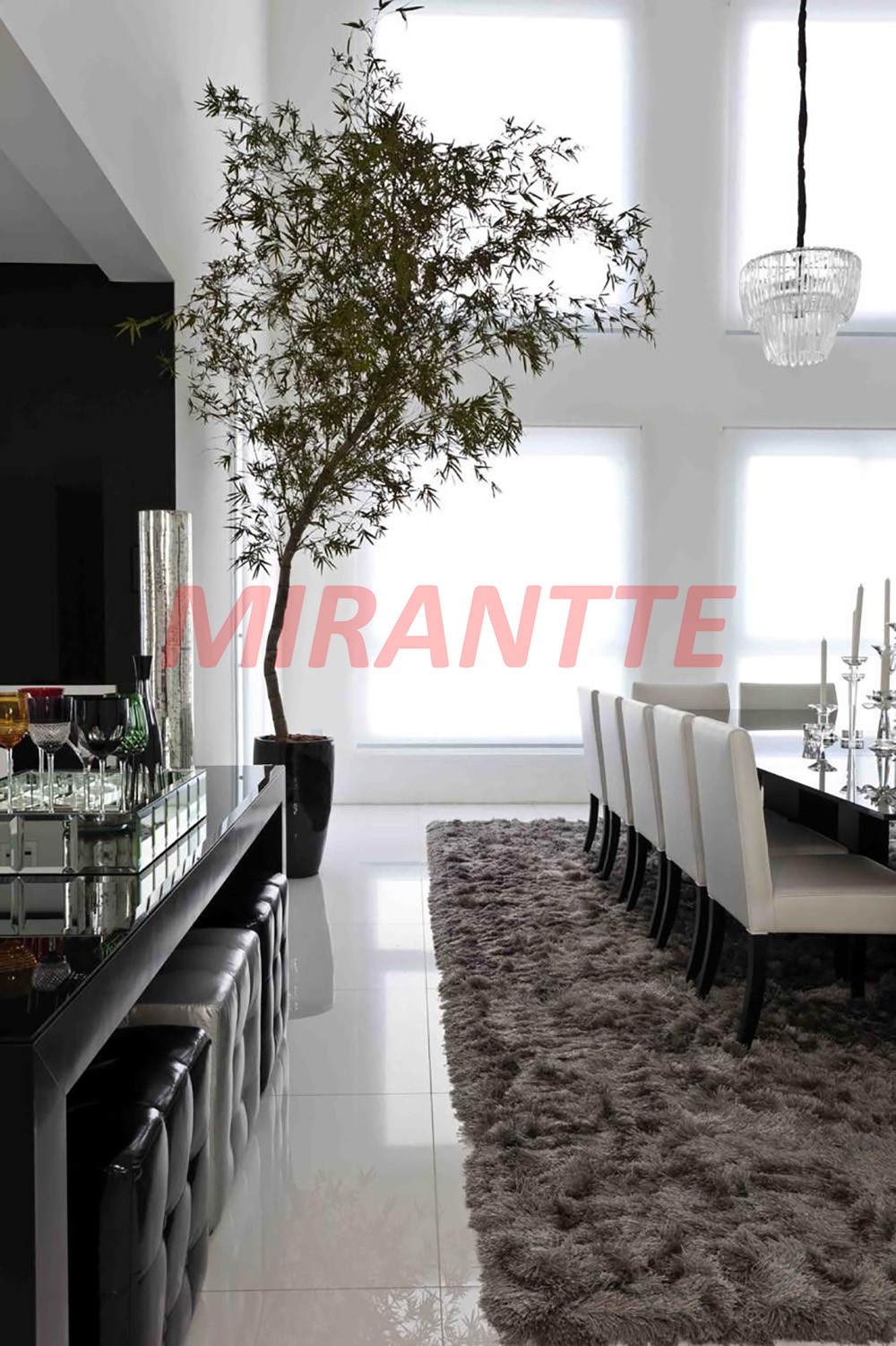 Sobrado de 690m² com 4 quartos em Itatiba