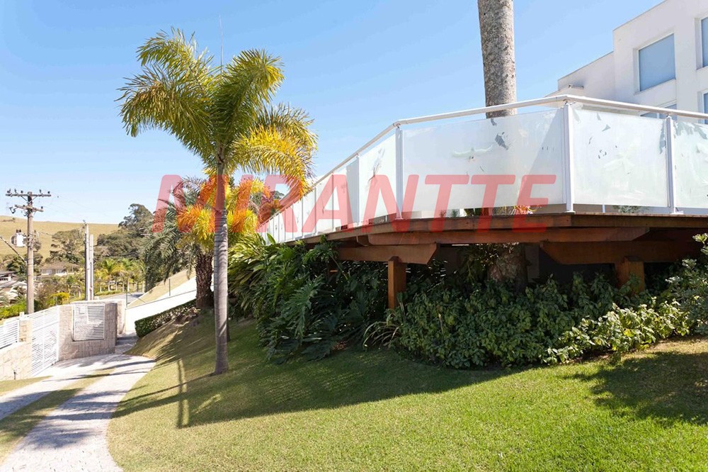 Sobrado de 690m² com 4 quartos em Itatiba