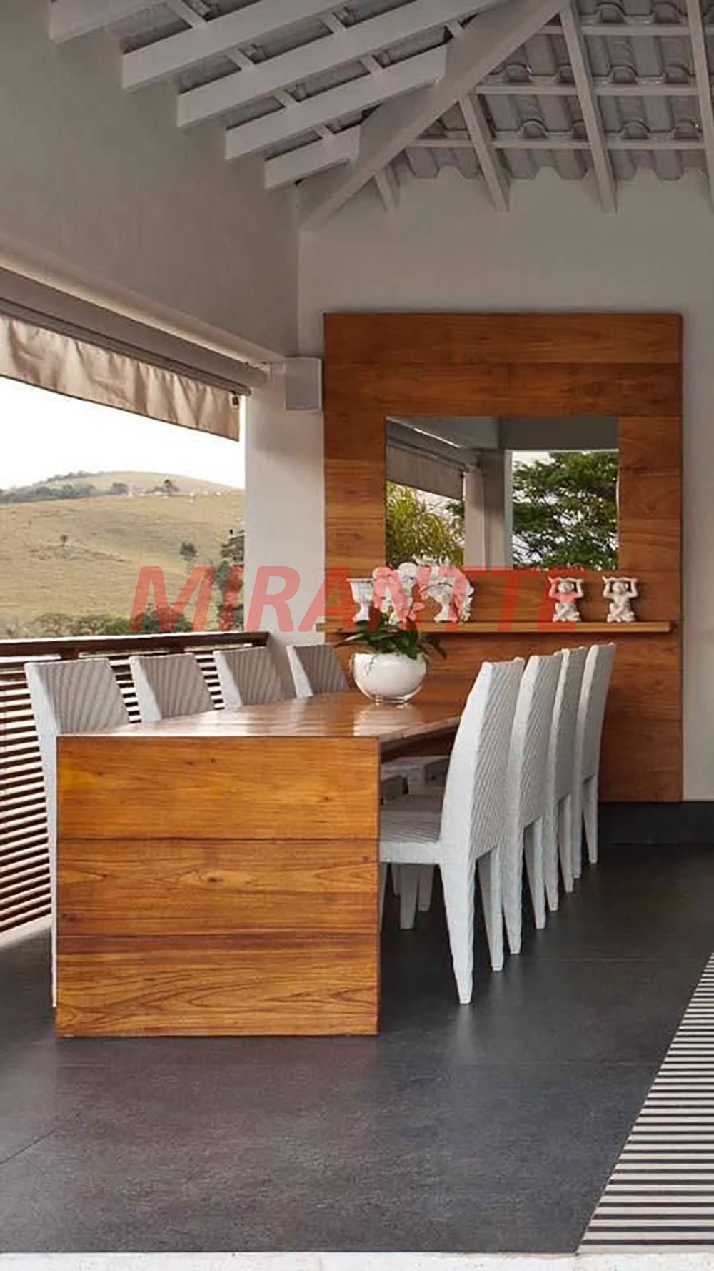 Sobrado de 690m² com 4 quartos em Itatiba