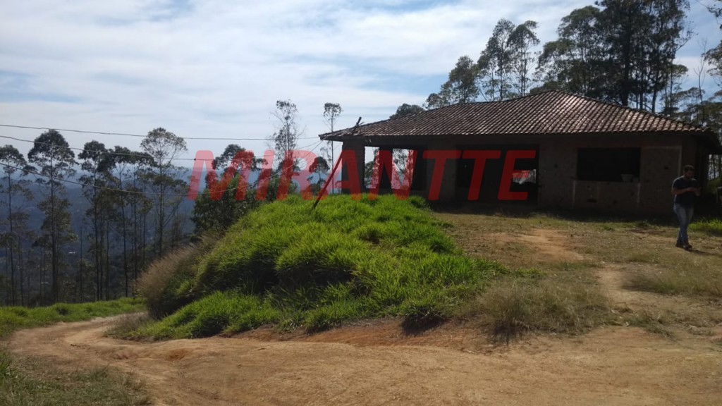 Terreno de 12000m² com 4 quartos em Serra da Cantareira