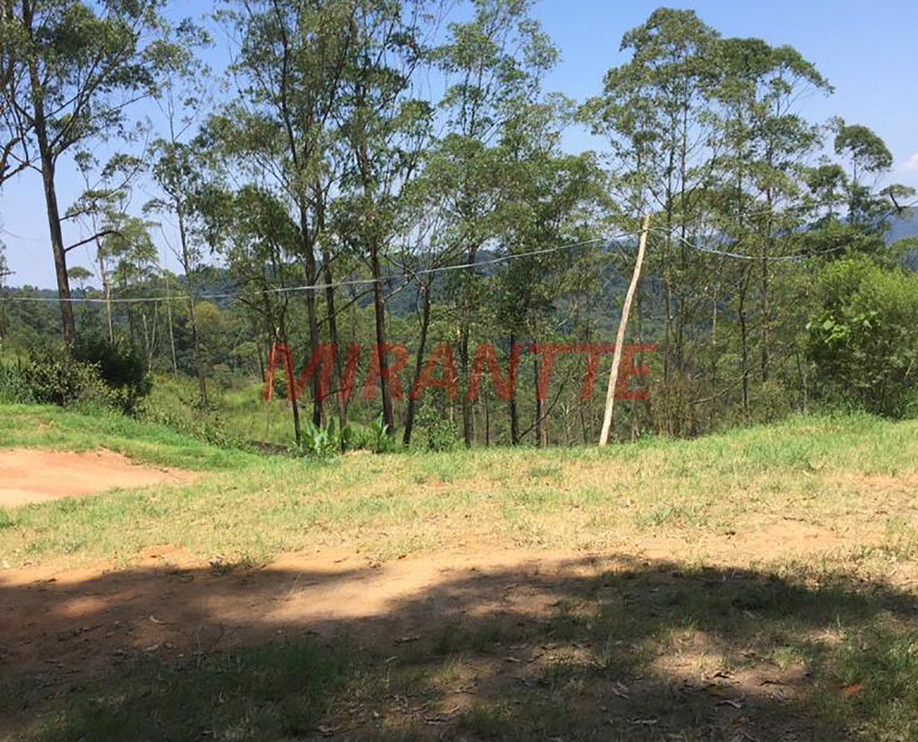 Terreno de 12000m² com 4 quartos em Serra da Cantareira