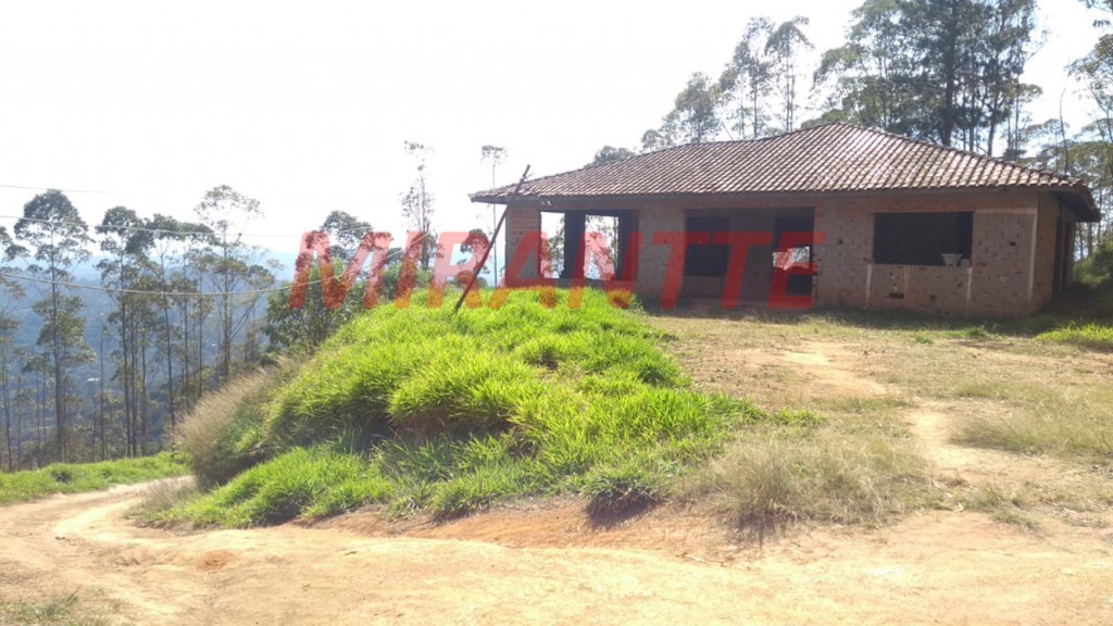 Terreno de 12000m² com 4 quartos em Serra da Cantareira