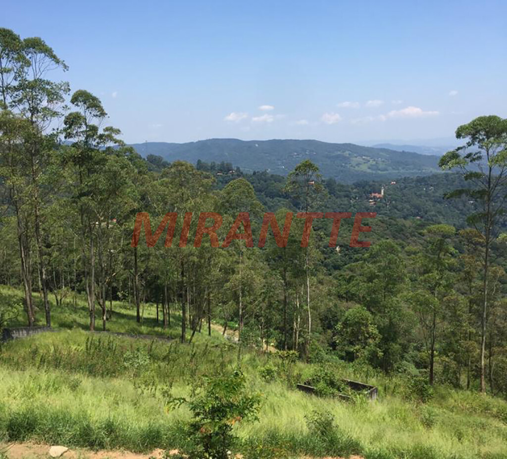 Terreno de 12000m² com 4 quartos em Serra da Cantareira
