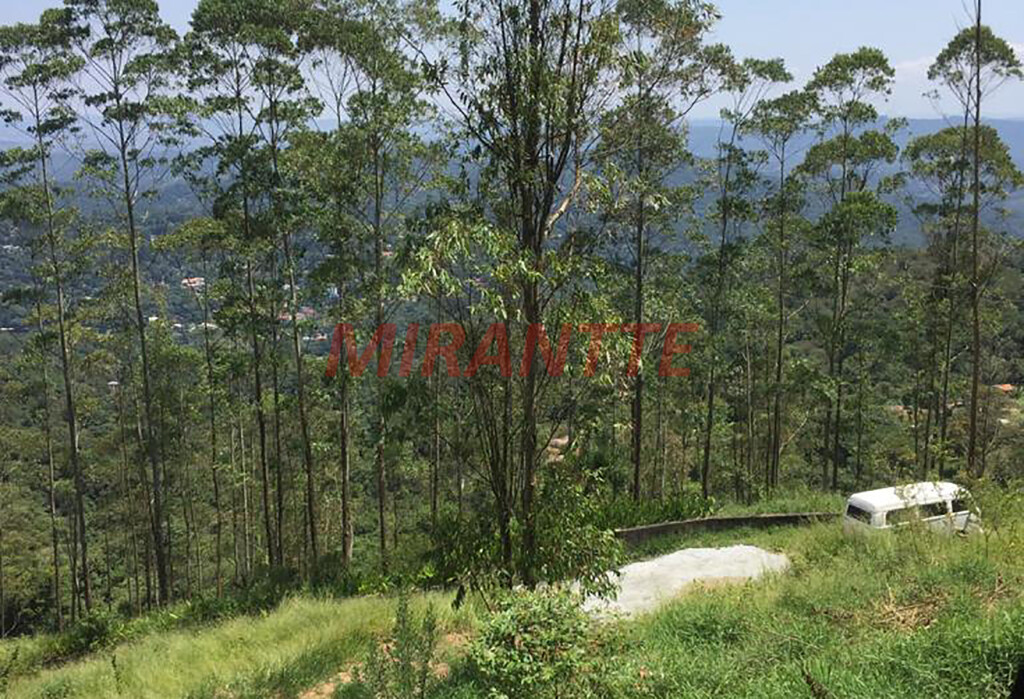 Terreno de 12000m² com 4 quartos em Serra da Cantareira