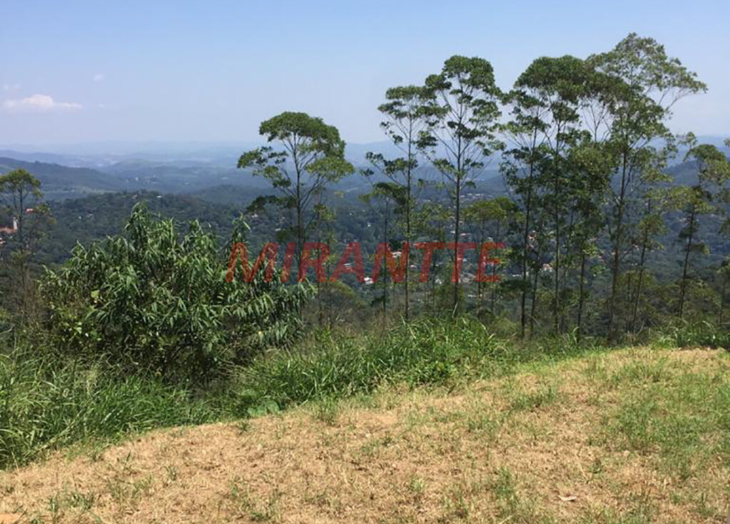 Terreno de 12000m² com 4 quartos em Serra da Cantareira