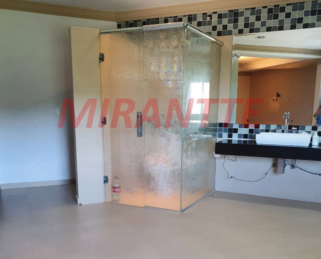 Sobrado de 600m² com 4 quartos em Serra Da Cantareira