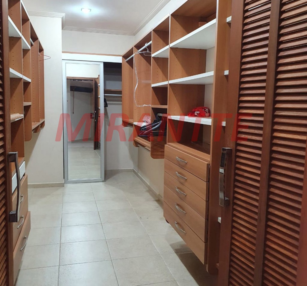 Sobrado de 600m² com 4 quartos em Serra Da Cantareira