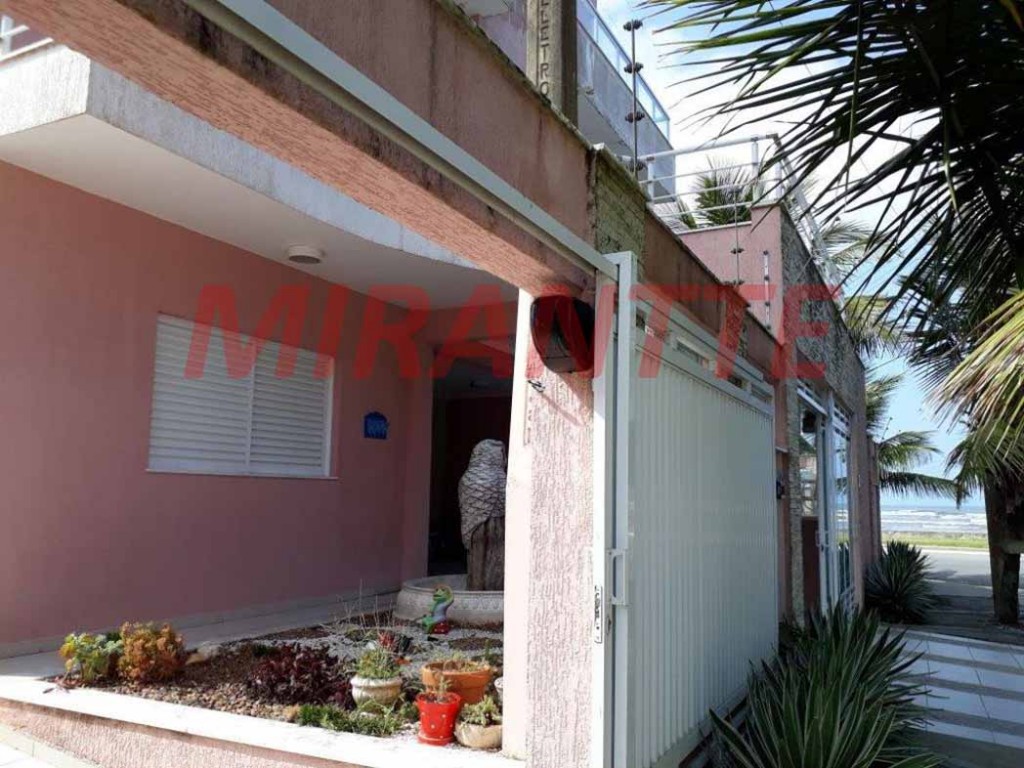 Sobrado de 281m² com 4 quartos em Centro